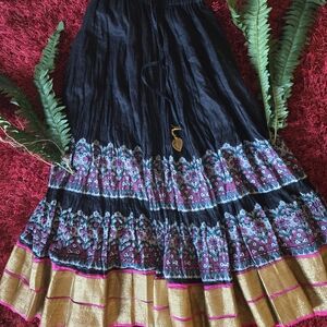 Elegant Black and Gold Women's Skirt